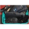 Image 1 : TOTE OF ASSORTED SHOES