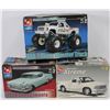 Image 1 : BOX W/ 3 VEHICLE MODEL KITS