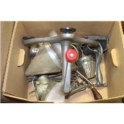 BOX WITH 2 MEAT GRINDERS AND SALAD MIXER