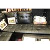 Image 3 : BLACK LEATHERETTE LARGE SECTIONAL W OTTOMAN