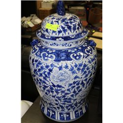 LARGE LIDDED BLUE & WHITE URN