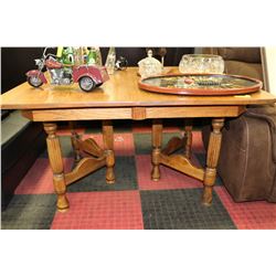 ANTIQUE OAK DINING TABLE