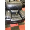 Image 2 : BLACK LEATHER ELECTRIC RECLINING SOFA W CHAIR