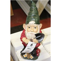 AB12403 GARDEN GNOME