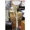 Image 1 : WHITE FLOOR LAMP