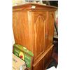 Image 1 : OAK 2 PC ARMOIRE