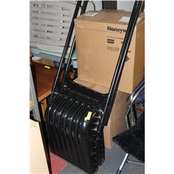 2 BLACK SNOW SHOVELS