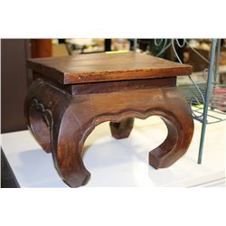 SMALL WOOD STOOL
