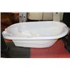 Image 1 : LARGE WHITE INFANT BATHTUB