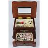 Image 1 : MED JEWELRY BOX WITH CONTENTS