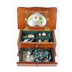 MED JEWELLERY BOX WITH CONTENTS