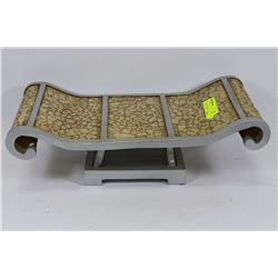 SHOWHOME ACCENT PIECE