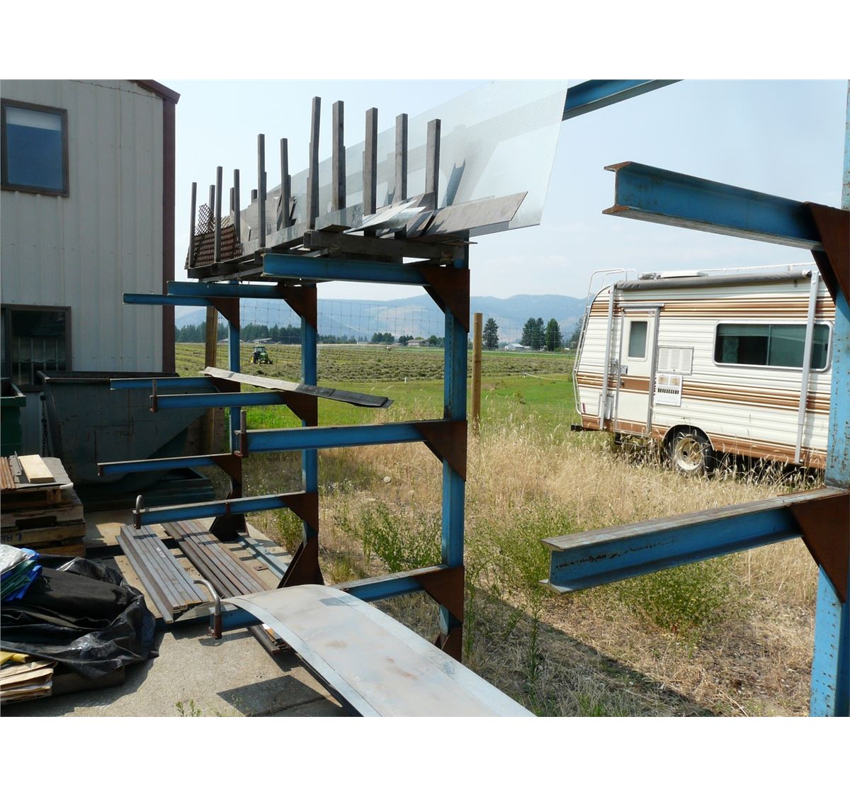 Steel Rack Upper Rack STEEL RACK AND UPPER SHELF CONTENTS - Able Auctions