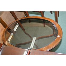 Coffee table with reeded supports, cross bar and glass top