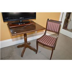 Single pedestal oak parlour table