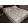 Image 1 : Selection of linens including bedspread, shams and curtains