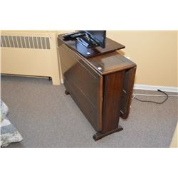 Antique English oak drop leaf gate leg table