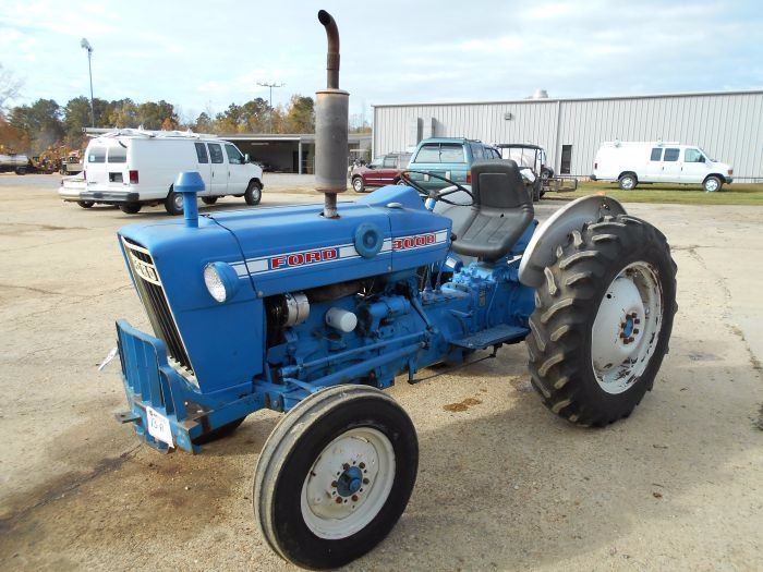 FORD 3000 FARM TRACTOR, S/N 0341100, 3 PTH, PTO, 12.4X28 TIRES