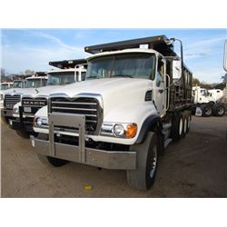 2007 MACK CV713 TRI-AXLE DUMP, S/N 1M2AG11C47M052308, AMI 370 MACH ENGINE, 10 SPD, 46K REARS, ENGINE