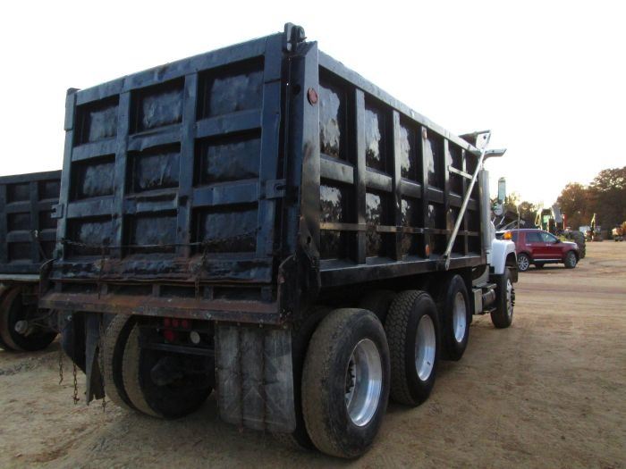 1999 INTERNATIONAL 2574 TRIAXLE DUMP TRUCK, S/N 1HTGGAET7XH613525