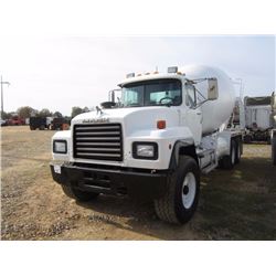 1998 MACK RD690S CONCRETE MIXER, S/N 1M2P264C2WM025754, EM7 300 HP ENG, 9 SPD TRANS, 44K REARS, 20K 