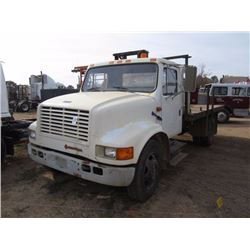 1990 INTERNATIONAL 4600 S/A FLATBED TRUCK, S/N 1HTSAZPM5LH241158, IHC DIESEL ENG, 5 SPD TRANS, 14' F