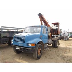 1993 INTERNATIONAL 4900 GRAPPLE TRUCK, S/N 1HTSDPNP6PH493520, DIESEL ENG, A/T, 170" W/B, DEBRIS GRAP