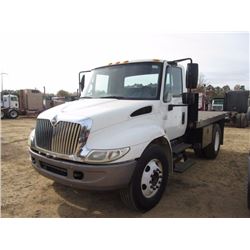 2005 INTERNATIONAL 4300 S/A FLATBED TRUCK, S/N 1HTMMAAL95H171345, IHC DT466 DIESEL ENG, 6 SPD TRANS,