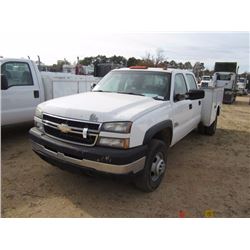 2006 CHEVROLET 3500 CREW CAB SERVICE TRUCK, S/N 1GBJC33296F193060, DURAMAX DIESEL ENG, 6 SPD TRANS, 