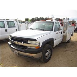 2002 CHEVROLET 3500 SERVICE TRUCK, S/N 1GBJC34172F132922, DURAMAX DIESEL ENG, A/T, READING SERVICE B