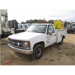 1999 CHEVROLET 2500 SERVICE TRUCK, S/N 1GBGC24R1XF094122, GAS ENG, A/T, KNAPHEIDE SERVICE BODY, ODOM
