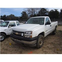 2005 CHEVROLET 2500HD PICKUP TRUCK, S/N 1GCHC24U25E262745, GAS ENG, A/T, ODOMETER READING 196,844 MI