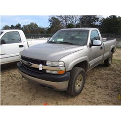 2002 CHEVROLET 2500HD 4X4 PICKUP TRUCK, S/N 1GCHK24U12E211087, GAS ENG, A/T