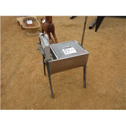 JAMES MANUAL CLOTHES WASHER W/RINGER