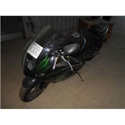 2002 SUZUKI RCSX 1000 MOTORCYCLE, S/N JSGT75AX42106833, GAS ENGINE