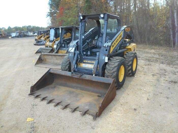 NEW HOLLAND L230 SKID STEER LOADER, S/N NCM449465 (12 YR) GP BUCKET