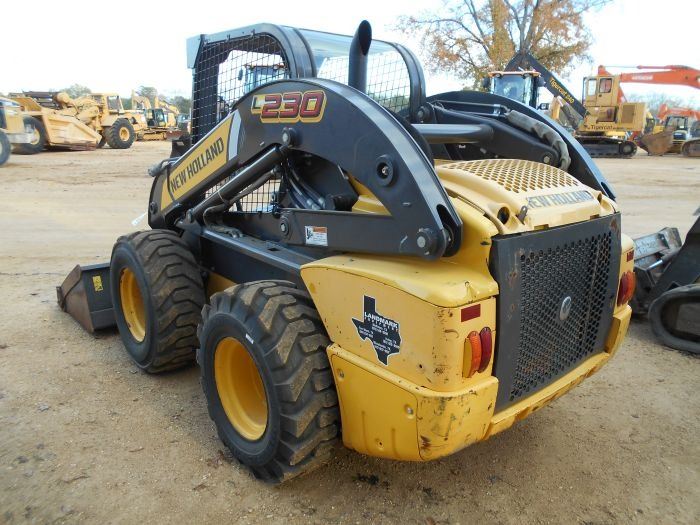 NEW HOLLAND L230 SKID STEER LOADER, S/N NCM449465 (12 YR) GP BUCKET