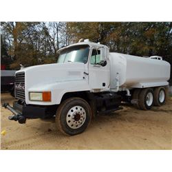 2000 MACK CH613 T/A WATER TRUCK, S/N 1M1AA13Y7YW115843, MACK E7-350 ENG, 10 SPD TRANS, WATER TANK BO