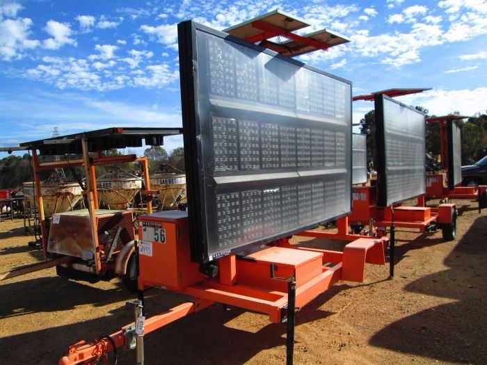 K & K SYSTEMS DIGITAL SIGN BOARD, S/N 44094, BATTERY/SOLAR POWERED, 24