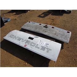 1 LOT (2) CHEVROLET PICKUP TRUCK TAILGATE