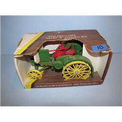 John Deere Collector's Edition 1915 Model "R" Waterloo Boy ERTL 1/16th Scale Diecast Replica