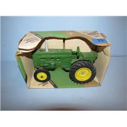 John Deere Collector's Edition Series III Model M Tractor ERTL 1/16th Scale Diecast Replica