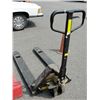 Image 2 : MANUAL PALLET JACK