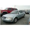Image 1 : 04 Volkswagen Passat Fwd 4dr Sedan - T - DRIVE
