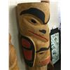 Image 2 : RAVEN AND MAN TWO FIGURE TOTEM POLE,  33.5" H X 15" DIAMETER