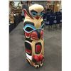 Image 1 : 2 FIGURE TOTEM POLE FEATURING THUNDERBIRD WITH CHICK