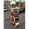 Image 2 : 2 FIGURE TOTEM POLE FEATURING THUNDERBIRD WITH CHICK