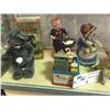 Image 2 : SHELF LOT OF ANTIQUE WIND UP TOYS