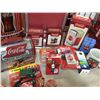 Image 2 : COLLECTION OF COCA-COLA COLLECTABLES INCLUDING: TABLETOP SIGN, LUNCH BOX & MORE