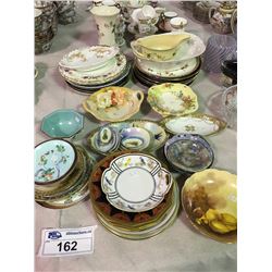 COLLECTION OF: PORCELAIN PLATES AND SERVING DISHES